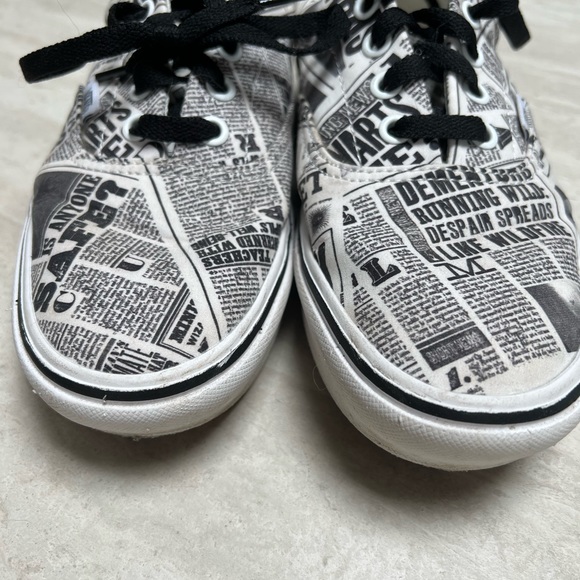 Vans Harry Potter sneakers. Womens size 6.5 - Picture 2 of 2